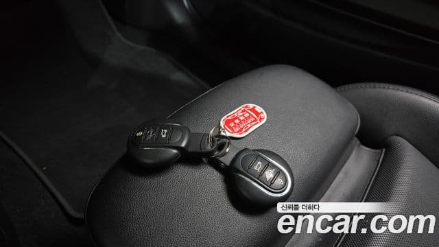 Mini Cooper S 2020 — ფოტო 13/31