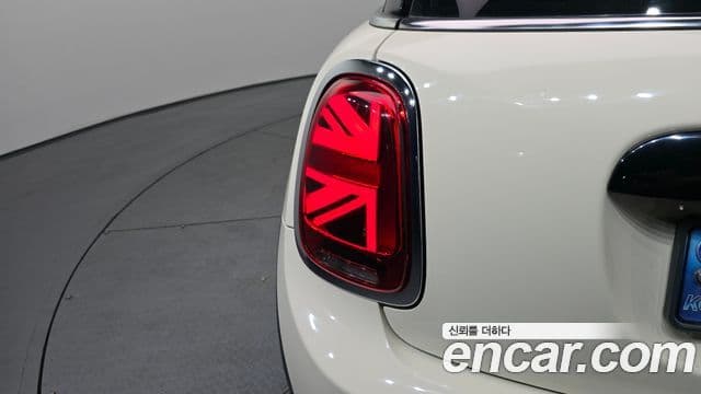 Mini Cooper S 2020 — ფოტო 24/31