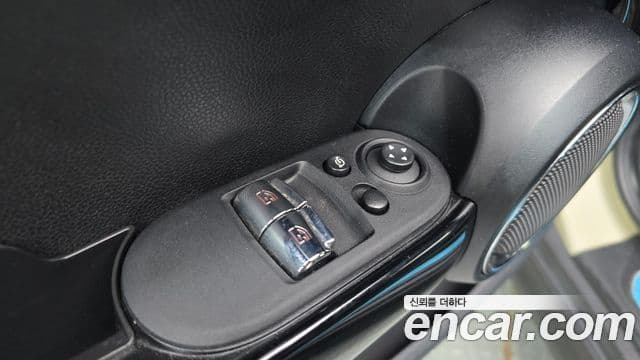 Mini Cooper S 2020 — ფოტო 25/31