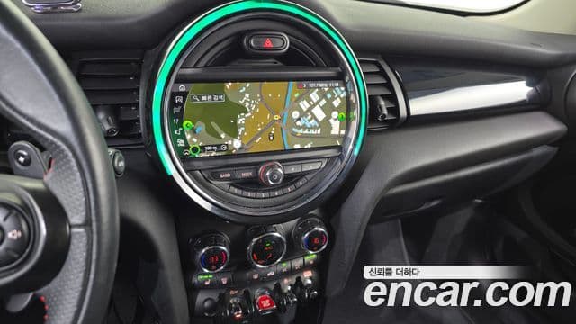 Mini Cooper S 2020 — ფოტო 23/31