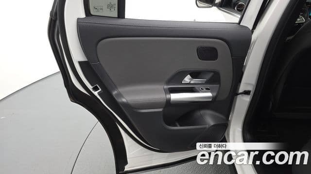 Mercedes-Benz EQA 2023 — ფოტო 30/32