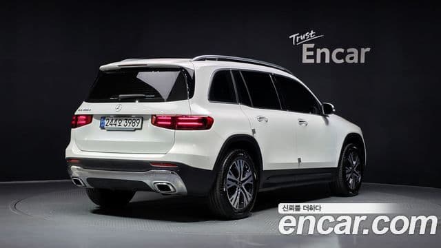 Mercedes-Benz GLB-Class 2024 — фото 2 из 20