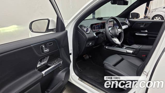 Mercedes-Benz GLB-Class 2024 — Şəkil 10/20