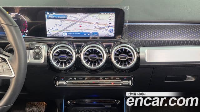Mercedes-Benz GLB-Class 2024 — фото 14 из 20
