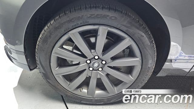 Land Rover Range Rover Velar 2018 — фото 5 из 20