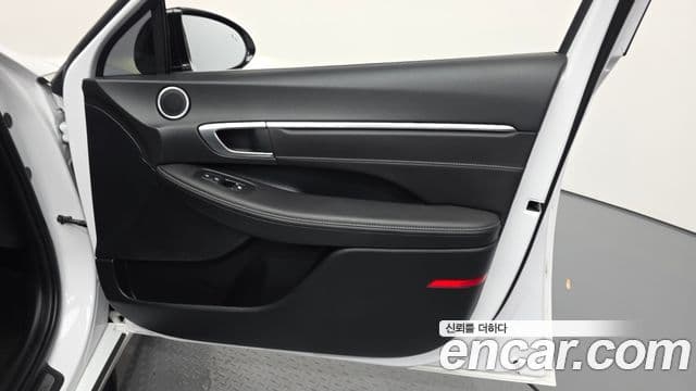 Hyundai Sonata Hybrid 2023 — Photo 27/37