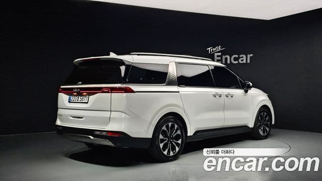 Kia Carnival 2023 — ფოტო 2/20