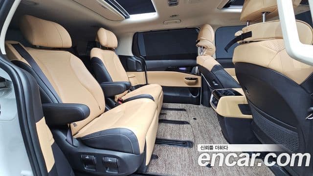 Kia Carnival 2023 — ფოტო 12/20