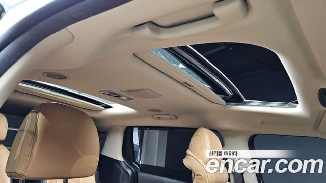 Kia Carnival 2023 — ფოტო 17/20