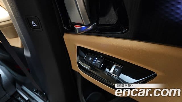Kia Carnival 2023 — ფოტო 18/20