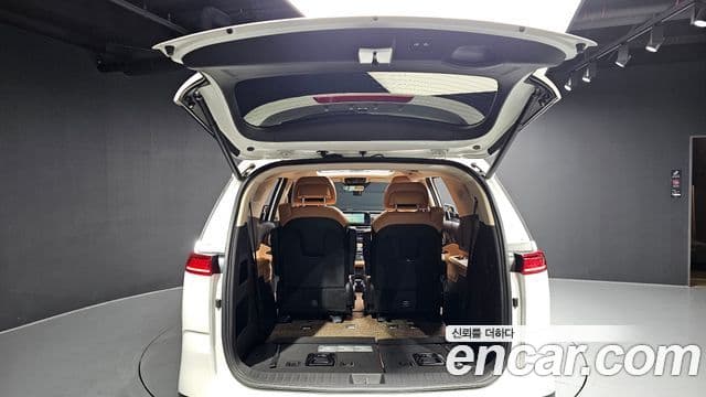 Kia Carnival 2023 — ფოტო 20/20