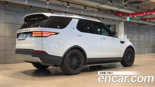 Land Rover Discovery 5 2018 — ფოტო 3/20