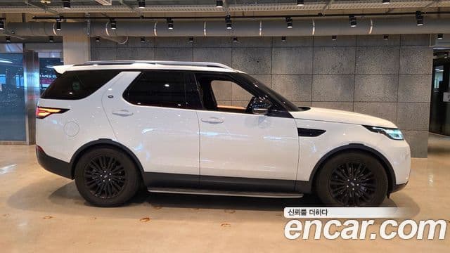 Land Rover Discovery 5 2018 — ფოტო 4/20