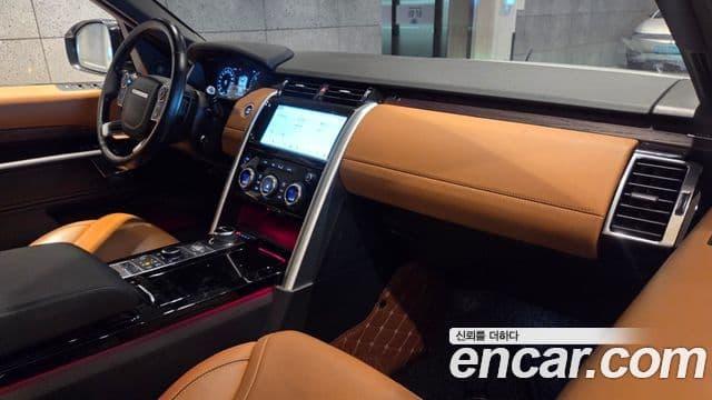 Land Rover Discovery 5 2018 — ფოტო 10/20