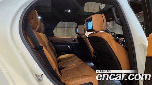 Land Rover Discovery 5 2018 — ფოტო 12/20
