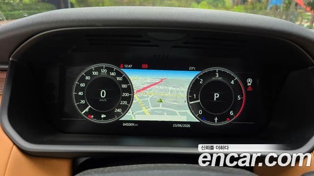 Land Rover Discovery 5 2018 — ფოტო 15/20