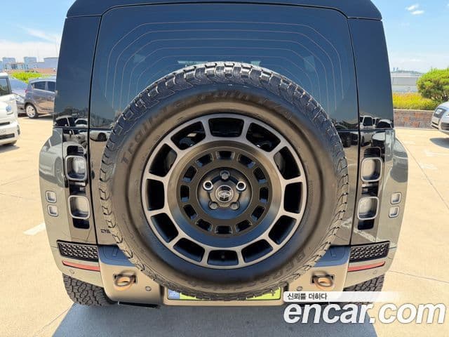 Land Rover Defender 2025 — ფოტო 14/20