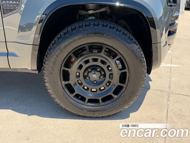 Land Rover Defender 2025 — ფოტო 15/20
