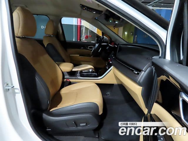 Kia Carnival 2022 — ფოტო 6/20