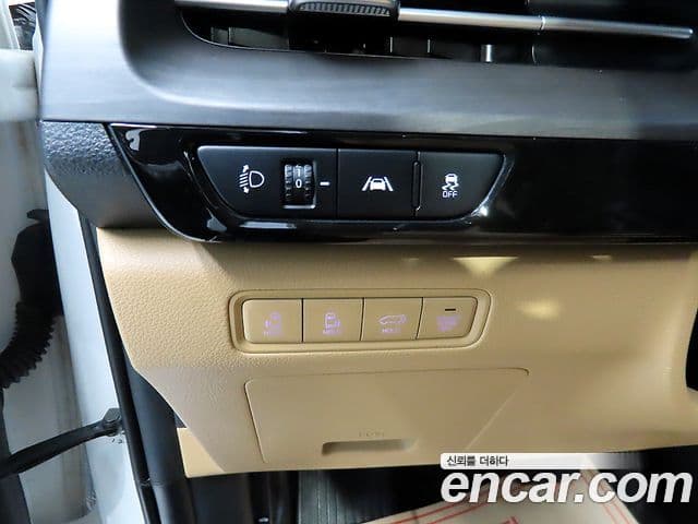 Kia Carnival 2022 — ფოტო 14/20