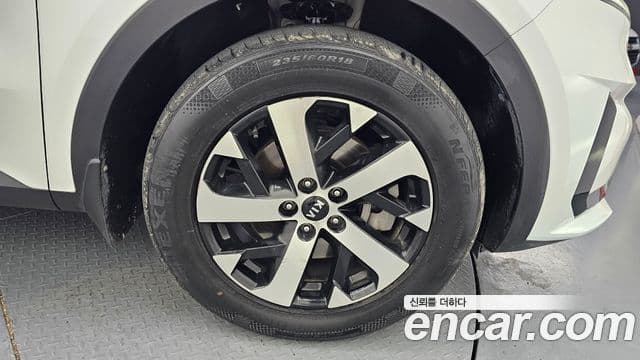 Kia Sorento 2021 — Фото 5/20