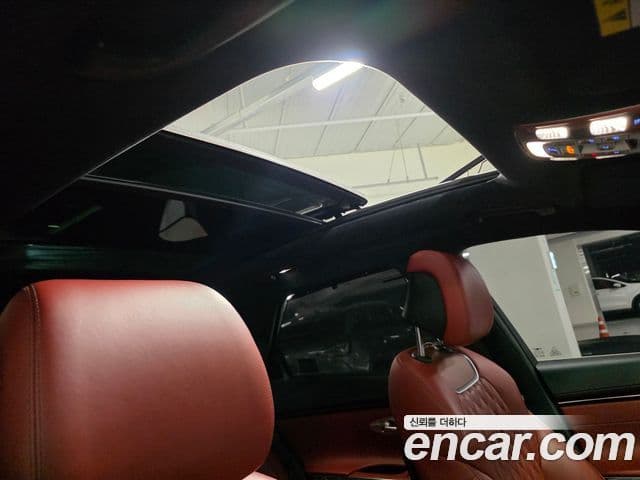 Genesis GV70 2021 — ფოტო 15/20
