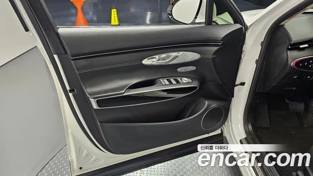 Genesis GV70 2021 — Photo 15/34