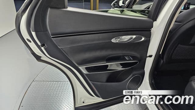 Genesis GV70 2021 — Photo 28/34