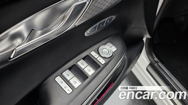 Genesis GV70 2021 — Photo 21/34