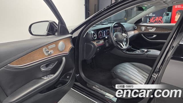 Mercedes-Benz E-Class 2018 — Şəkil 10/20