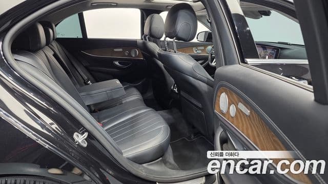 Mercedes-Benz E-Class 2018 — Şəkil 12/20