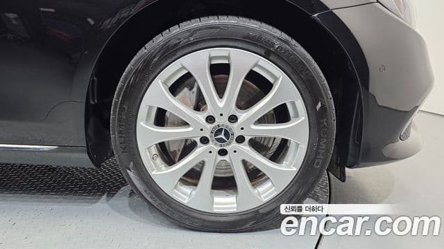 Mercedes-Benz E-Class 2018 — Şəkil 15/32