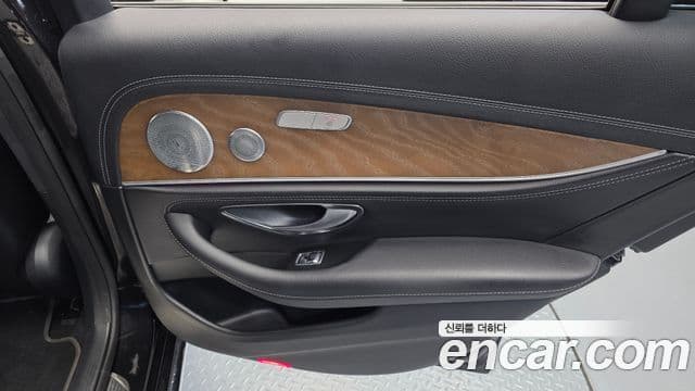 Mercedes-Benz E-Class 2018 — Şəkil 14/32