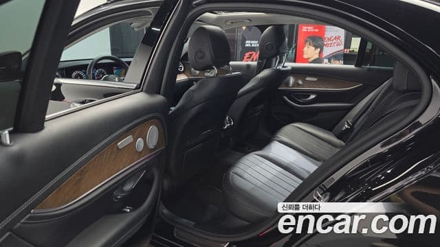 Mercedes-Benz E-Class 2018 — Şəkil 12/32