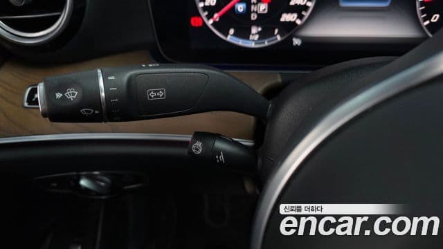 Mercedes-Benz E-Class 2018 — Şəkil 11/32