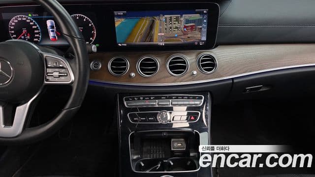 Mercedes-Benz E-Class 2018 — Şəkil 30/32