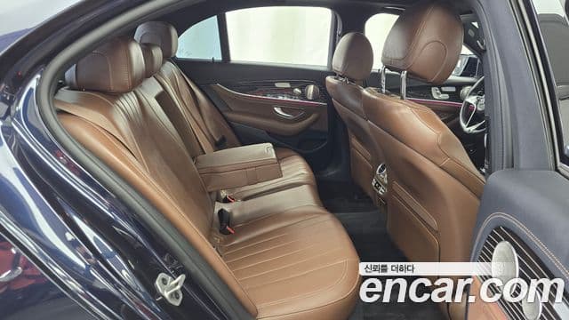 Mercedes-Benz E-Class 2023 — Şəkil 11/20