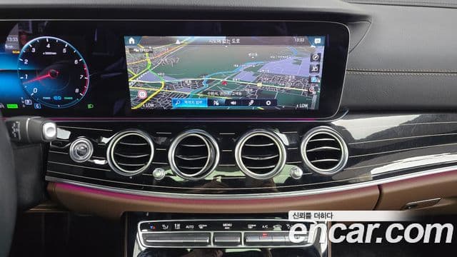 Mercedes-Benz E-Class 2023 — Şəkil 13/20
