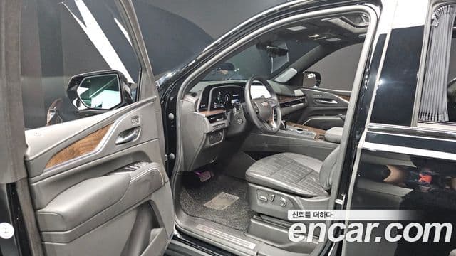 Cadillac Escalade 2023 — ფოტო 10/20