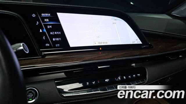 Cadillac Escalade 2023 — ფოტო 16/20
