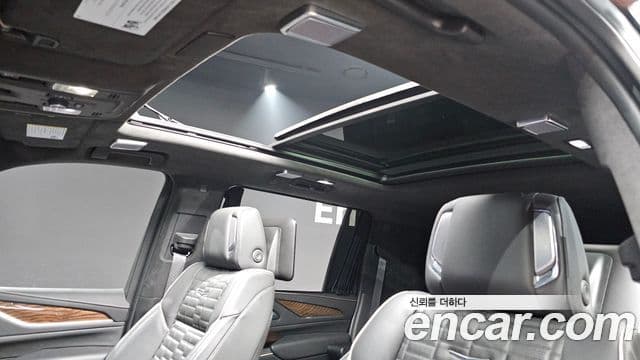 Cadillac Escalade 2023 — ფოტო 18/20