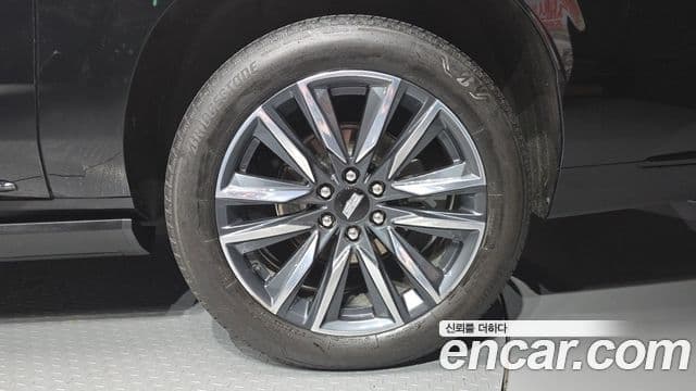 Cadillac Escalade 2023 — Photo 9/35