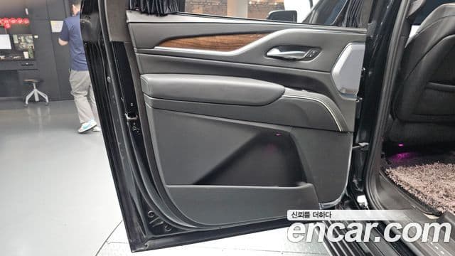 Cadillac Escalade 2023 — Photo 32/35