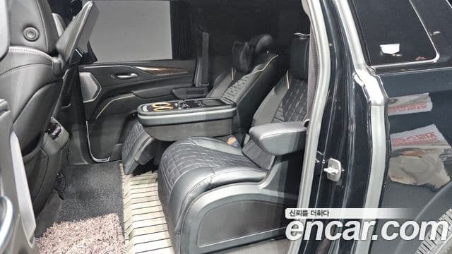 Cadillac Escalade 2023 — Photo 12/35
