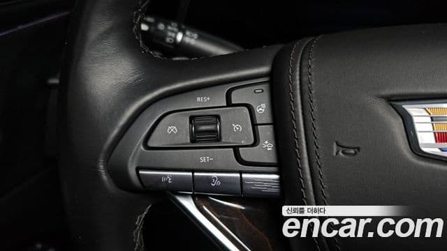 Cadillac Escalade 2023 — Photo 8/35
