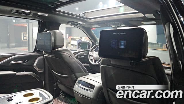 Cadillac Escalade 2023 — Photo 29/35
