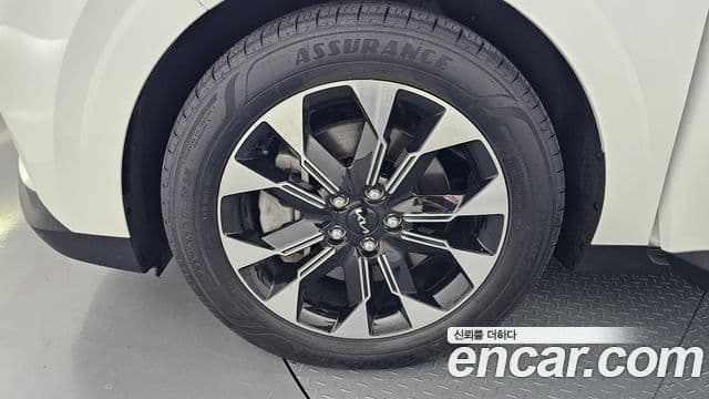Kia Carnival 2023 — фото 5 из 20