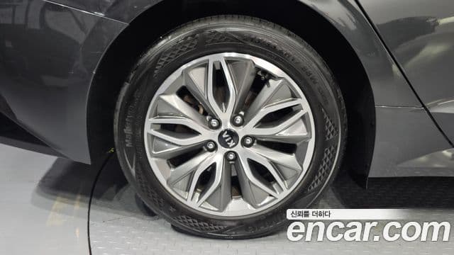 Kia K5 2020 — ფოტო 4/20