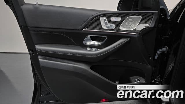 Mercedes-Benz GLE-Class 2023 — Photo 12/36