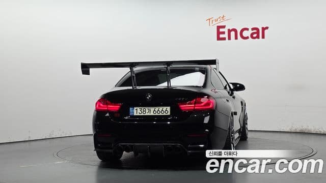 BMW M4 2018 — ფოტო 4/20
